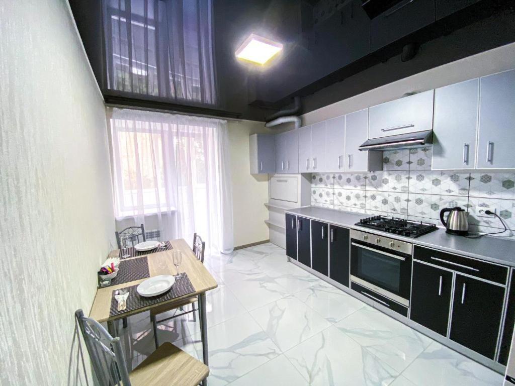 Apartpoltava: Central Apartment with Two Spacious Bedrooms Exterior photo